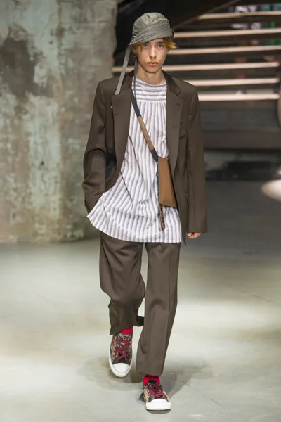 Look 13